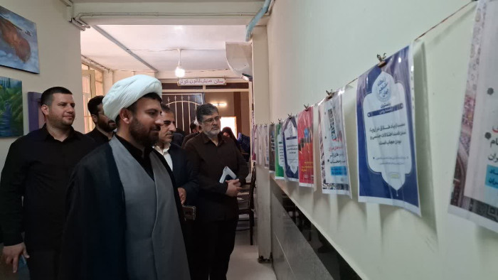 برپایی نمایشگاه پوستر عفاف و حجاب «بازسازی قیام ۲۱ تیر مسجد گوهرشاد» در بروجرد